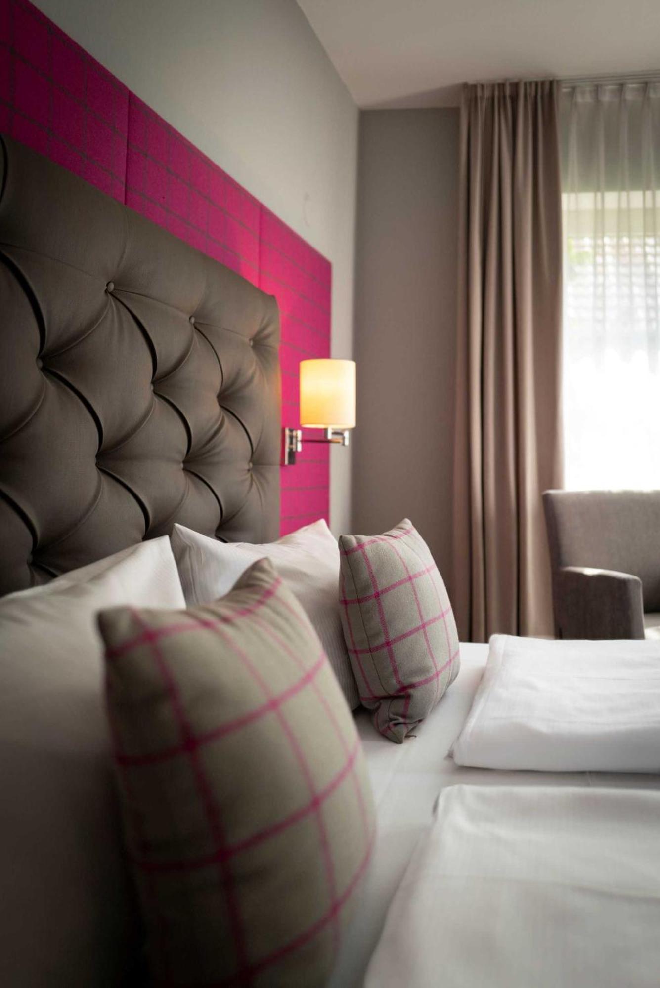 Landhotel 3Kronen Adelsdorf Eksteriør billede