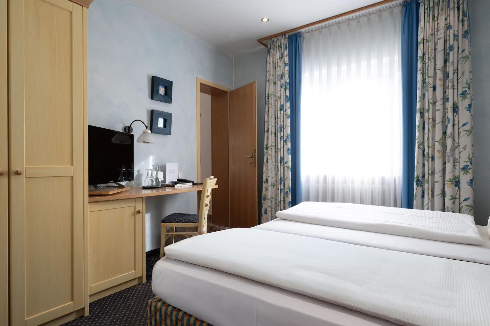 Landhotel 3Kronen Adelsdorf Eksteriør billede